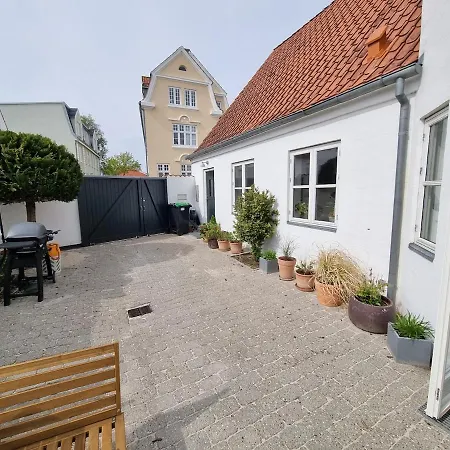 Townhouse With Lovely Patio In The Historic Quarter 7 Day Minimum Villa *